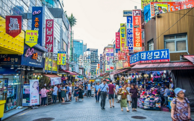 Chợ Namdaemun lớn nhất Hàn Quốc thu hút khách du lịch Hàn Quốc tự túc